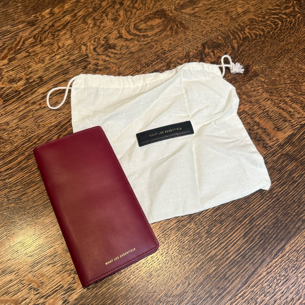 Want Les Essentiels ladies wallet
